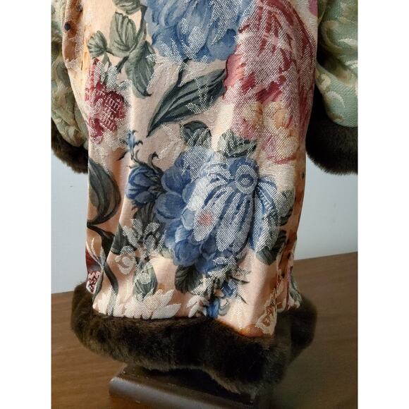 Vintage Style Santa 18 inches Tall 10 inches wide at Shoulders - Picture 6 of 6